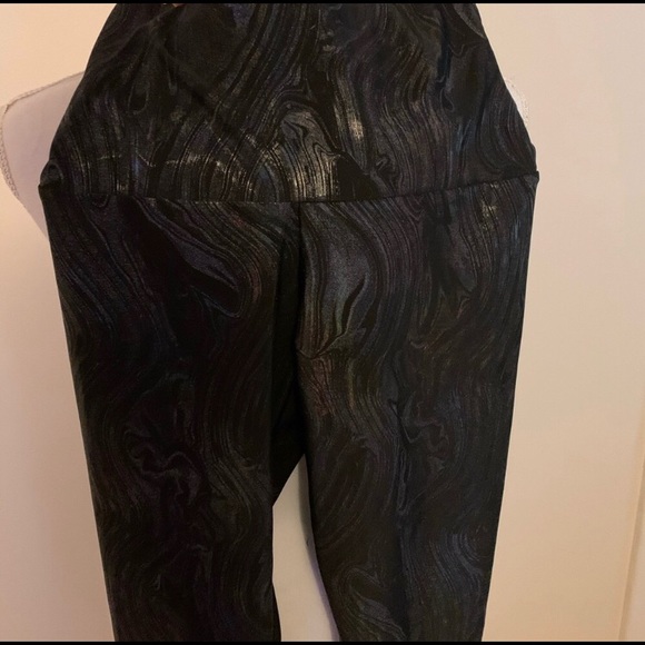 SOLD🔥Emily Hsu black laquer holographic leggings - Picture 2 of 5